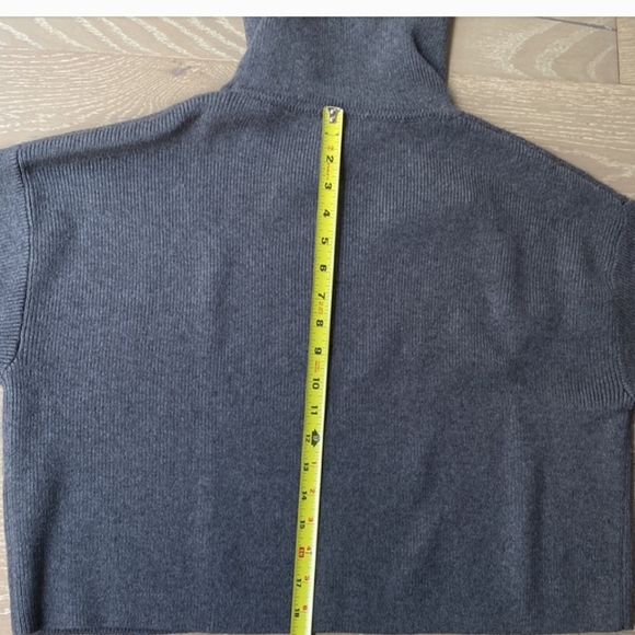 Zara Gray Sweater Faux Pearl Buttons - Picture 6 of 7